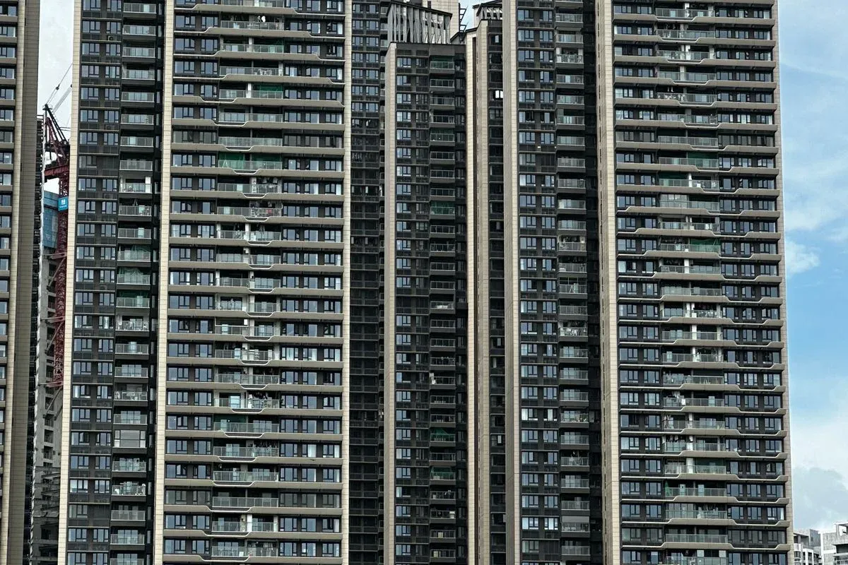 Bloques de vivienda en altura en entorno urbano