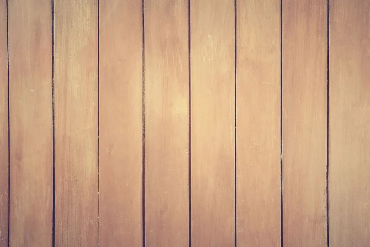 Paneles de madera laminada apilados